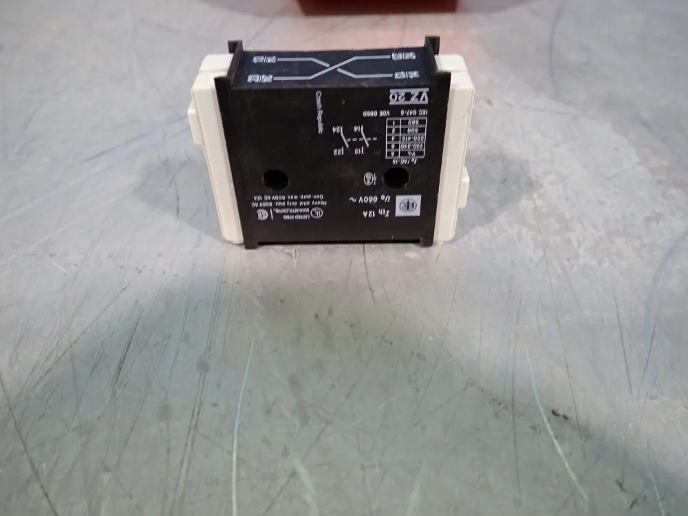 Schneider Electric Telemecanique Auxiliary Contact Block, Qty: 6 - Vz20