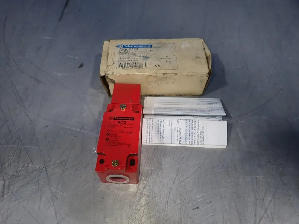 Telemecanique Safety Limit Switch - Xcsa703