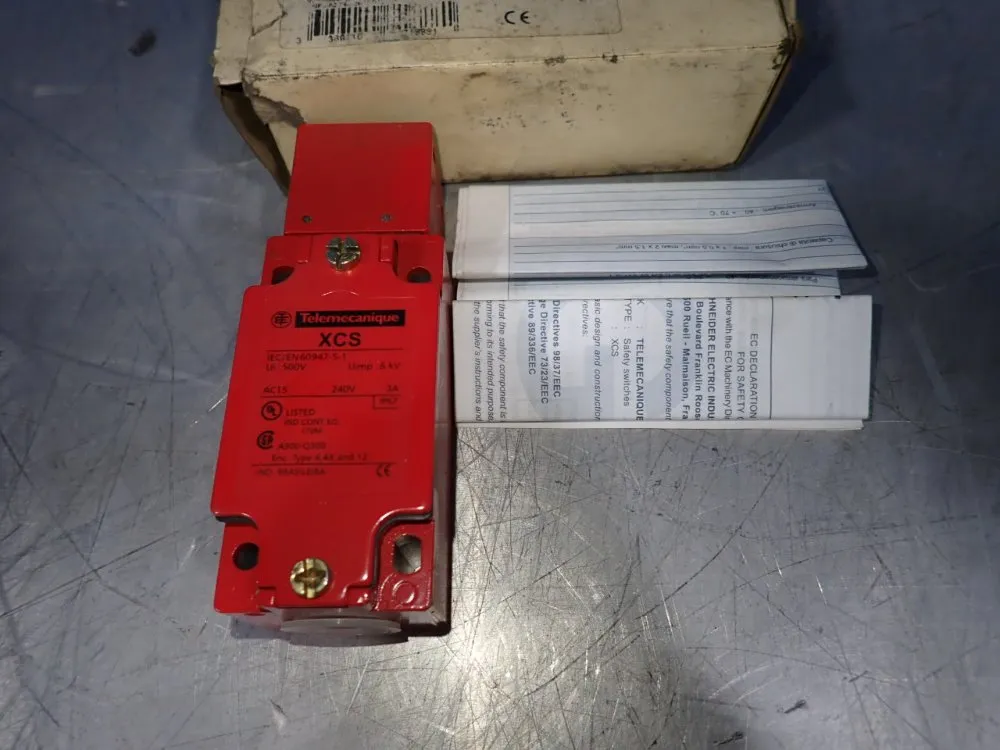 Telemecanique Safety Limit Switch - Xcsa703