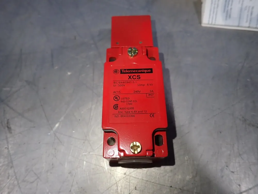 Telemecanique Safety Limit Switch - Xcsa703