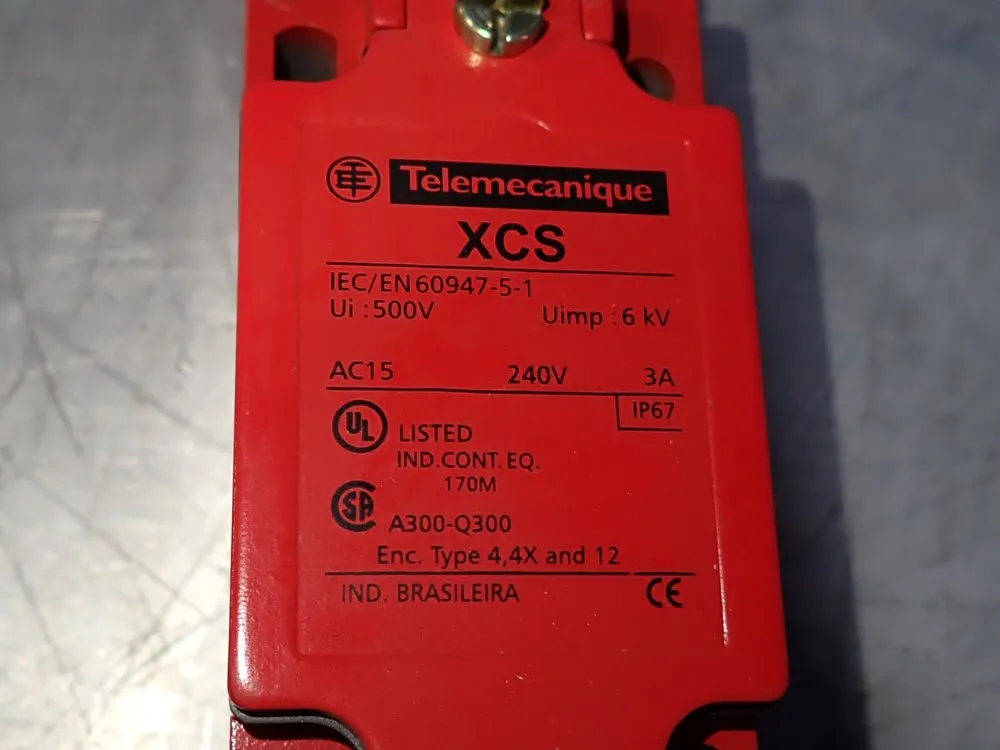 Telemecanique Safety Limit Switch - Xcsa703