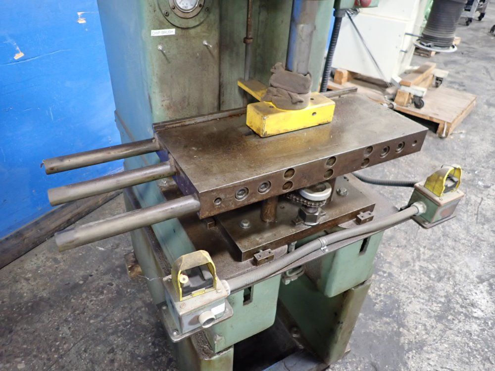 8 Ton Hydraulic Press - M8c02a71a44a35s05