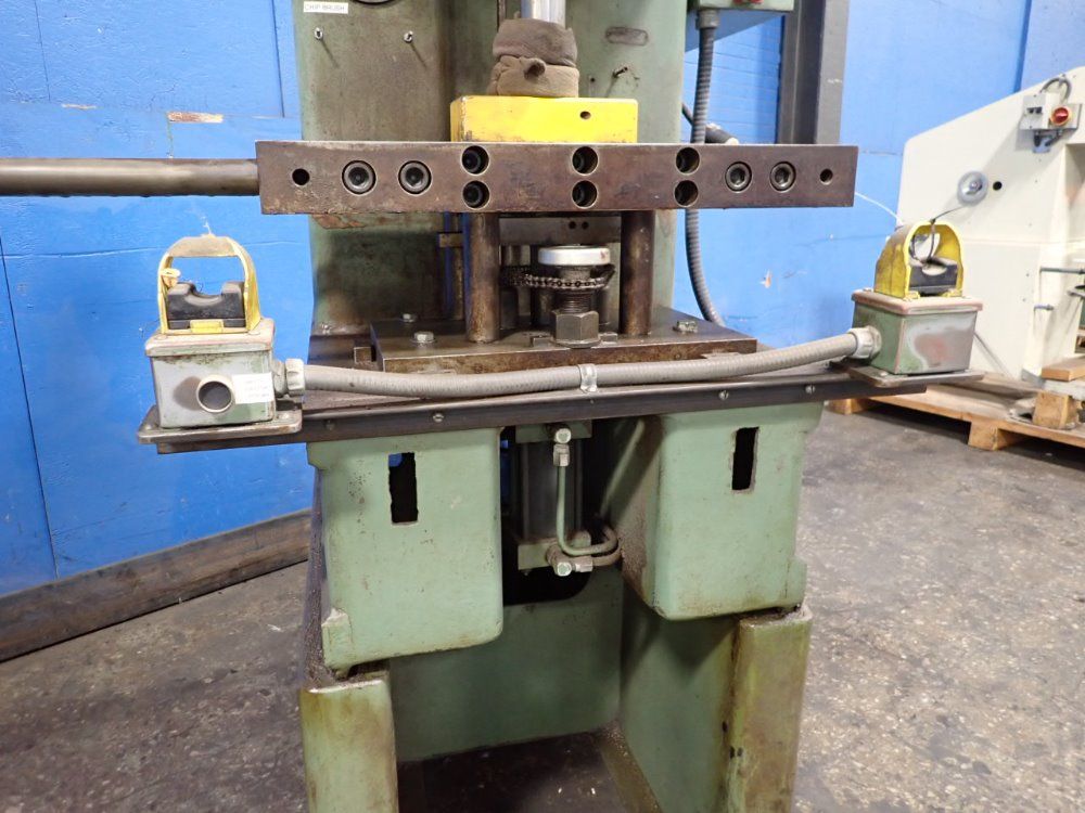 8 Ton Hydraulic Press - M8c02a71a44a35s05