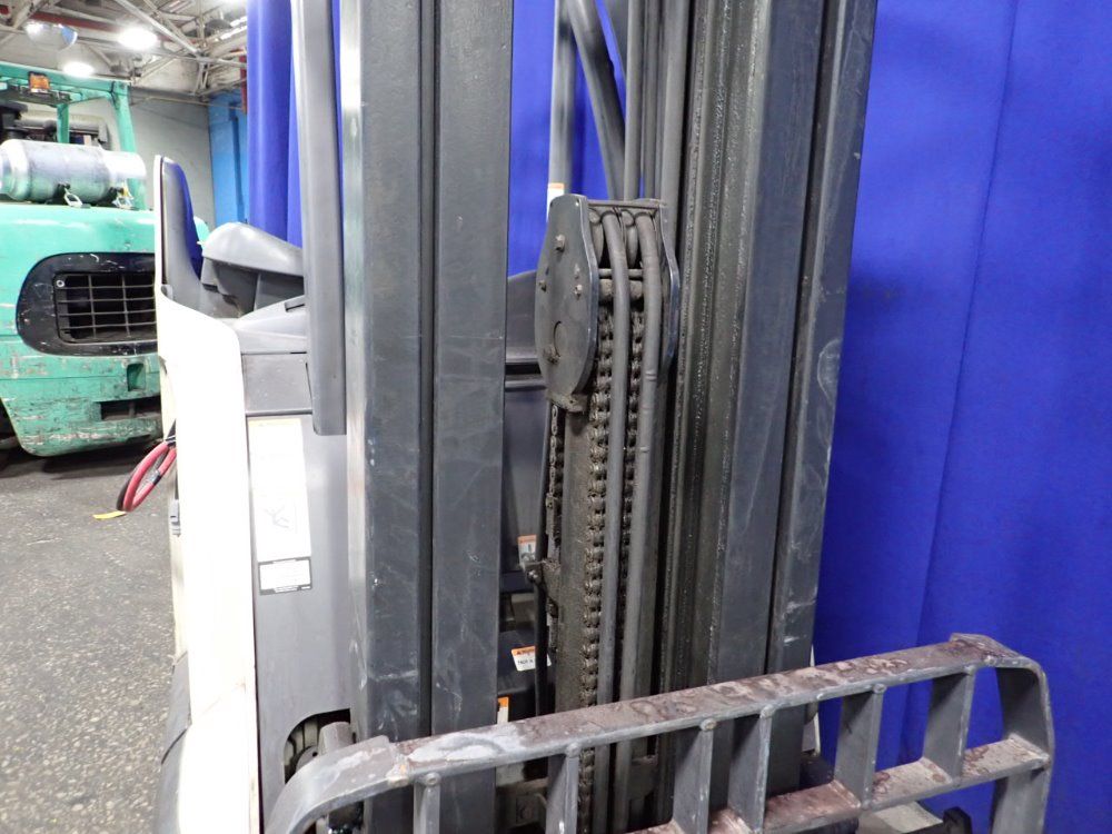 Crown 2600 Lbs Electric Stand Up Forklift - Rc 5500 Series