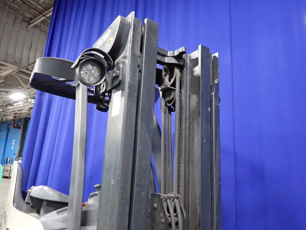 Crown 2600 Lbs Electric Stand Up Forklift - Rc 5500 Series