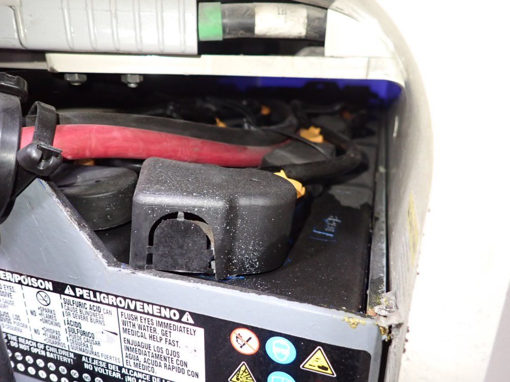 Crown 2600 Lbs Electric Stand Up Forklift - Rc 5500 Series