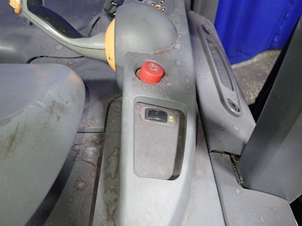 Crown 2600 Lbs Electric Stand Up Forklift - Rc 5500 Series