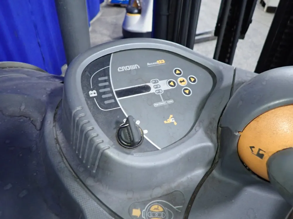 Crown 2600 Lbs Electric Stand Up Forklift - Rc 5500 Series