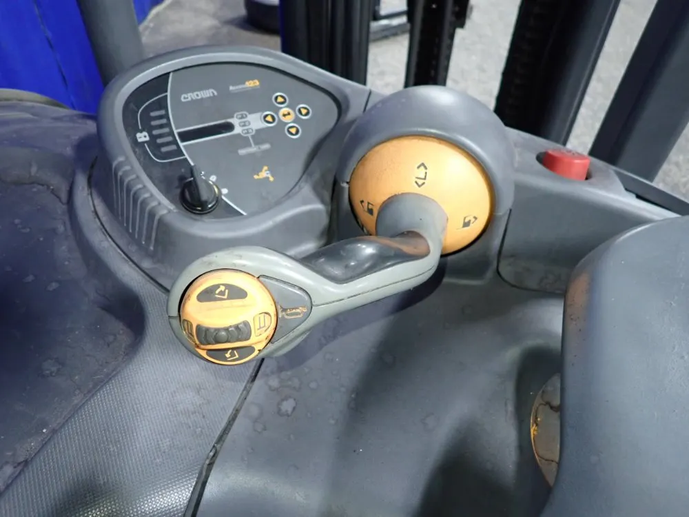 Crown 2600 Lbs Electric Stand Up Forklift - Rc 5500 Series