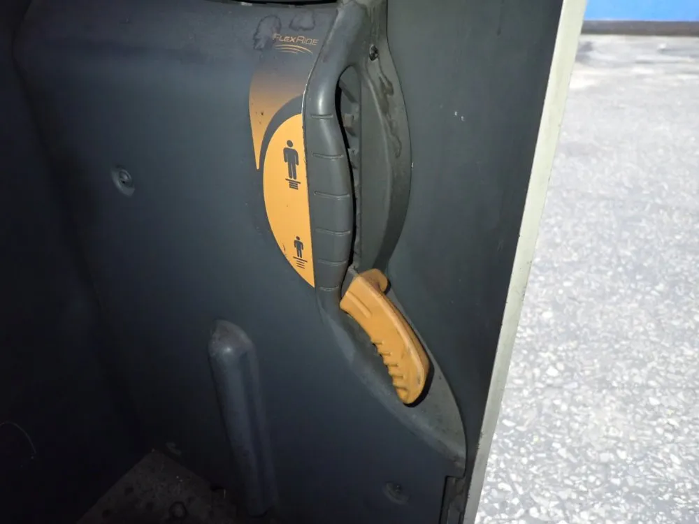 Crown 2600 Lbs Electric Stand Up Forklift - Rc 5500 Series