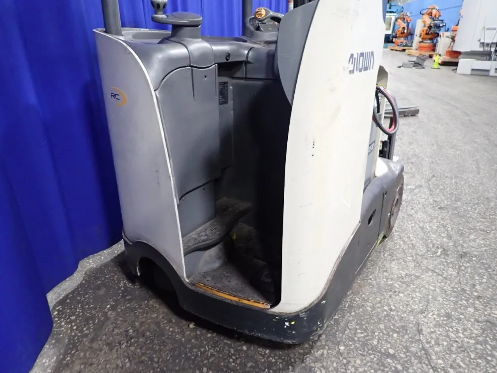 Crown 2600 Lbs Electric Stand Up Forklift - Rc 5500 Series