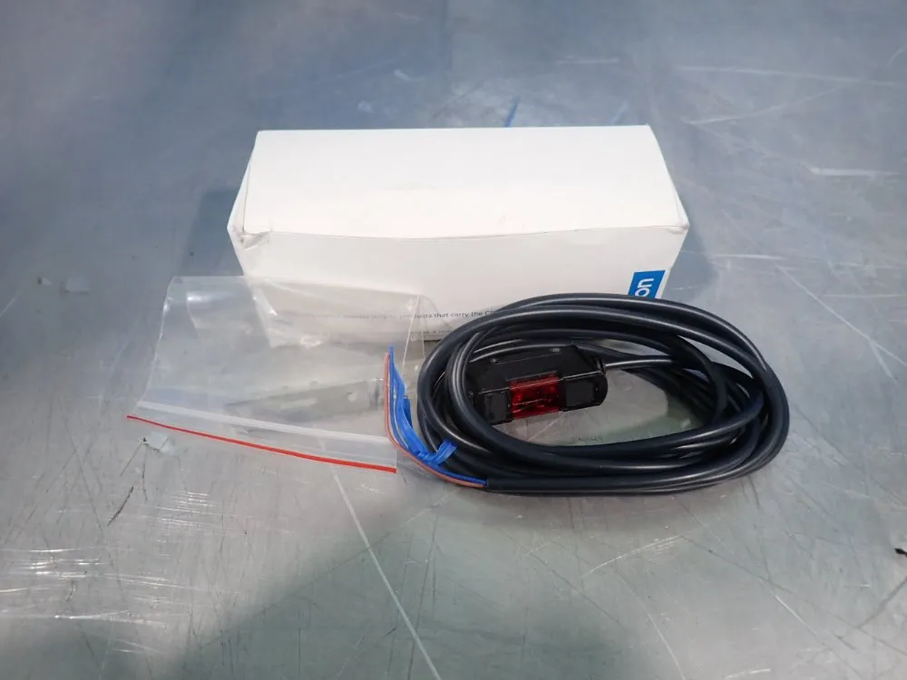 Omron Photoelectric Switch - E3s-at61-l