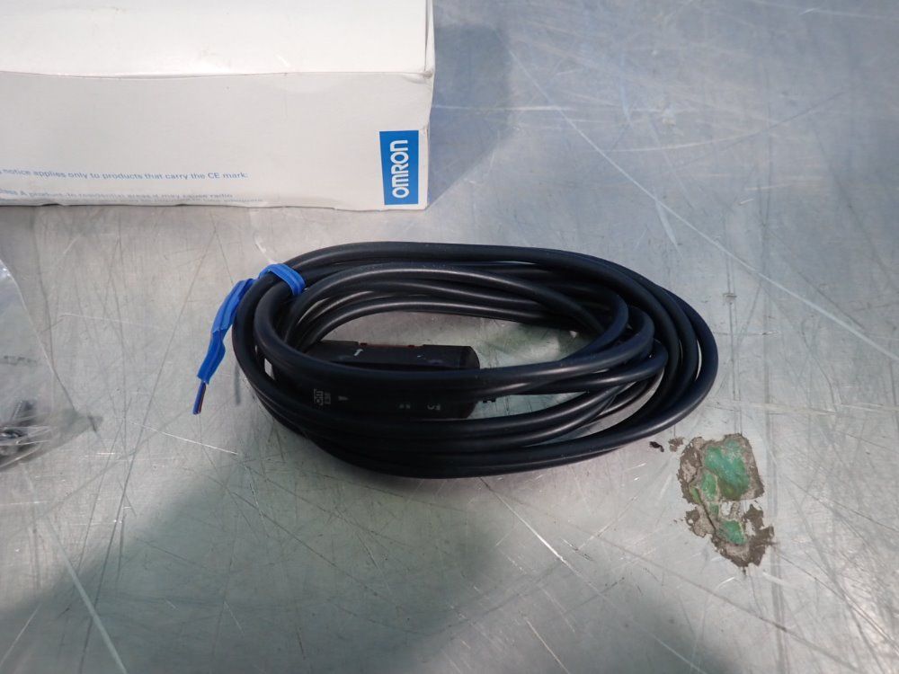 Omron Photoelectric Switch - E3s-at61-l