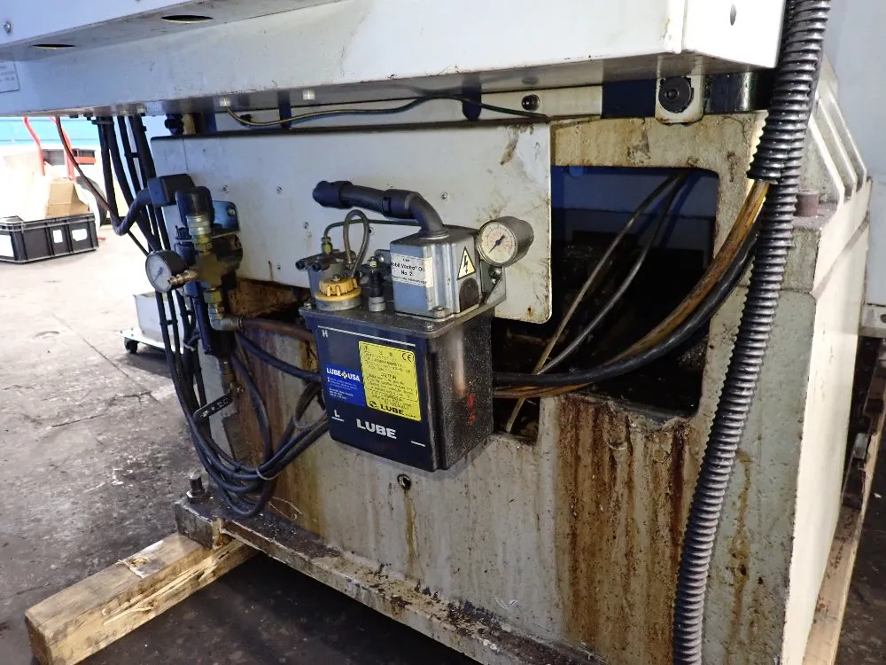 Haas 23" X 52" Cnc Vmc - Vf5