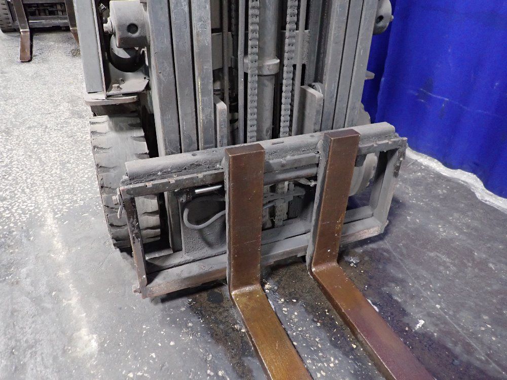 Nissan 4400 Lbs Propane Forklift - Mcp1f2a25lv