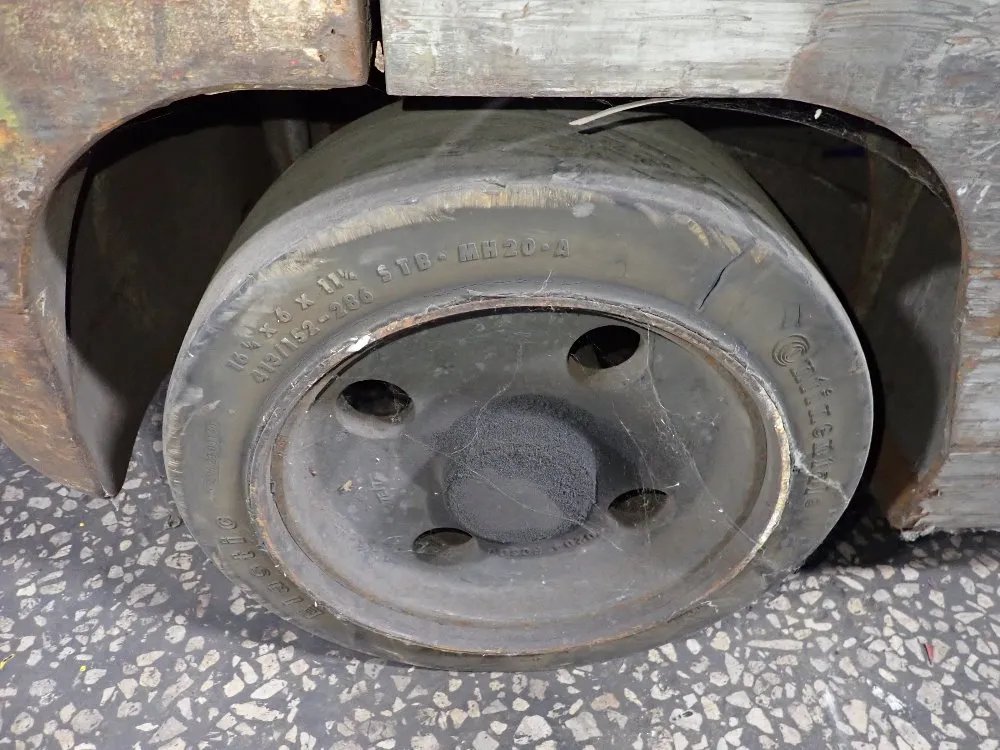 Nissan 4400 Lbs Propane Forklift - Mcp1f2a25lv