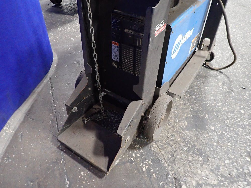 Miller 450 Amp Welder - Invision 456p