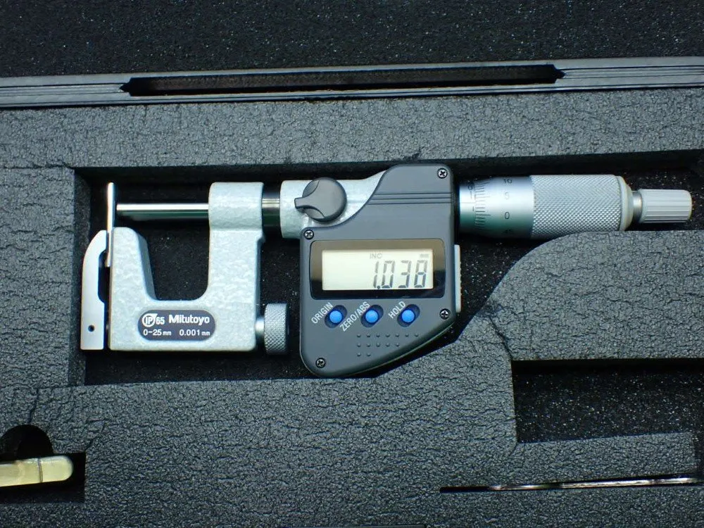 Mitutoyo Uni-mike Digimatic Micrometer W/ Iterchangable Anvils - 317-251-30