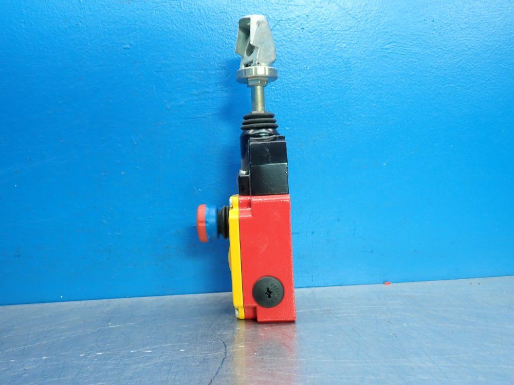 Banner 75m Integral E-stop Button - Rp-rm83f-75lt