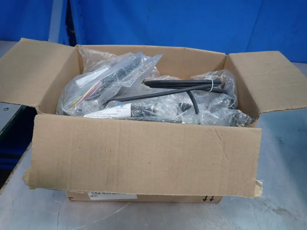 Sick Lot Of 31 Cables - Yf2a18-020ua5xleax