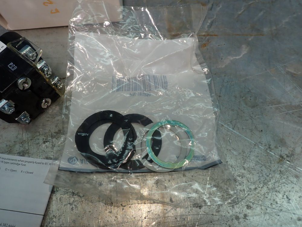 Allen Bradley Momentary Pushbutton - 800t-pb16a