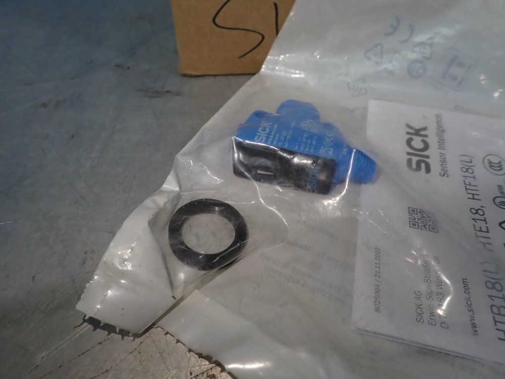 Sick Lot Of 8 Photoelectric Sensors - Htb18-p4a2bb