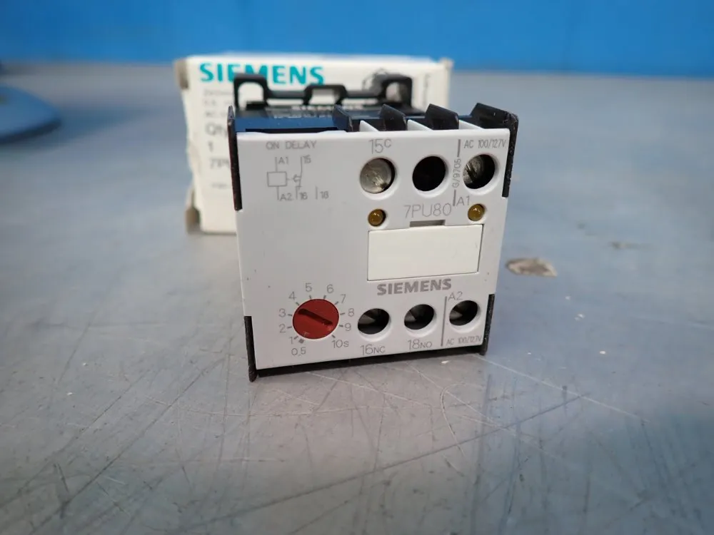 Siemens Timing Relay - 7pu8040-1aj20