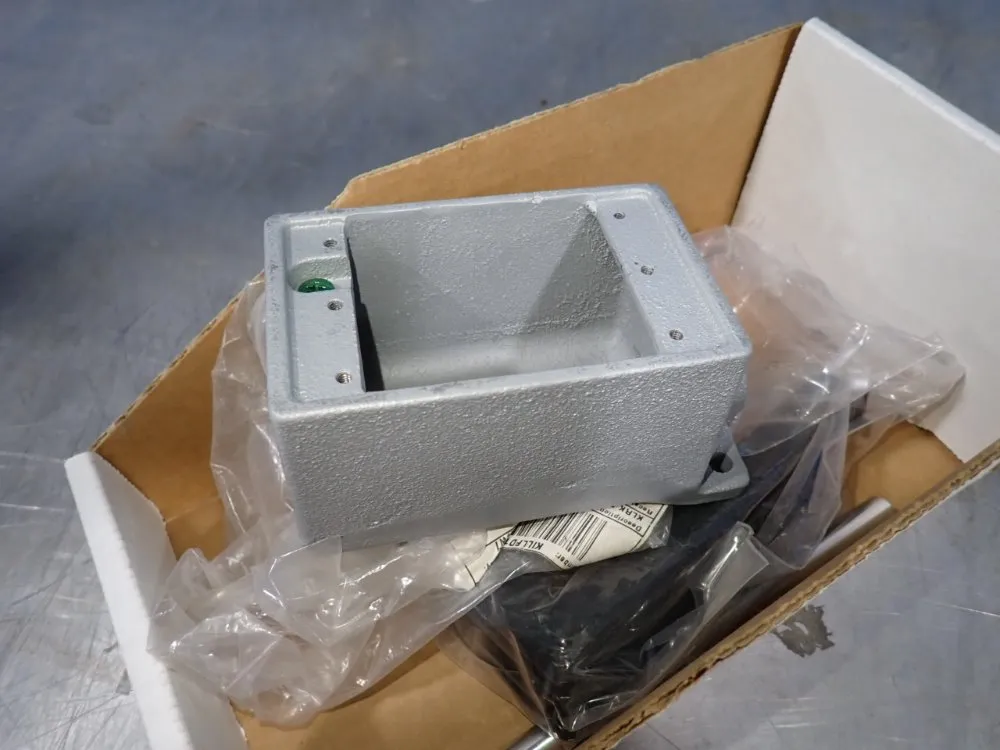 Brackets / Outlet Box