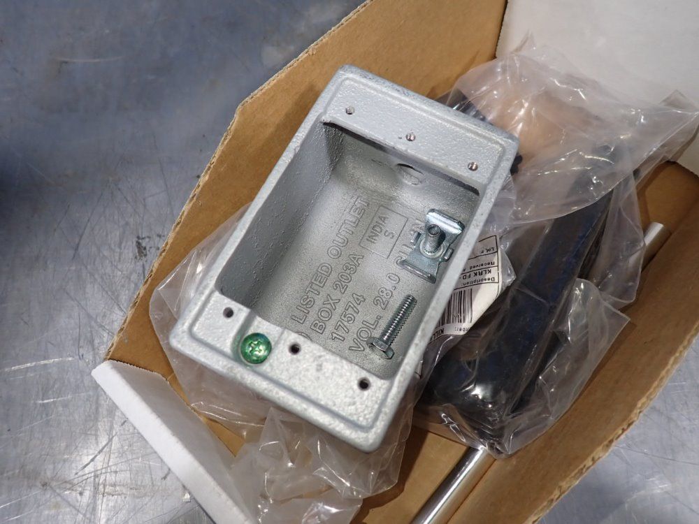 Brackets / Outlet Box