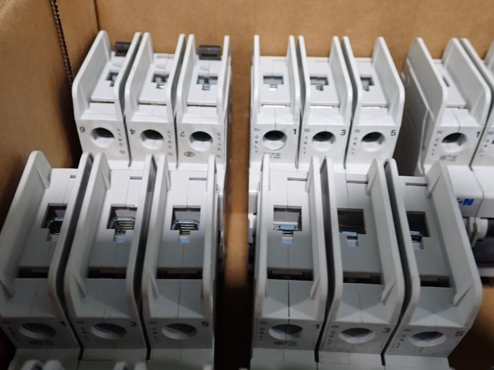 Eaton Circuit Breakers, Qty: 11 - Faz-c2/3-na