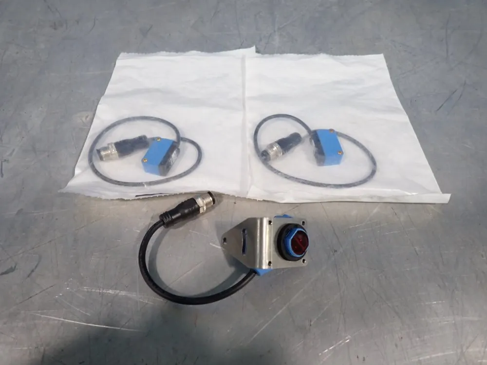 Sick Lot Of 3 Photoelectric Sensor - Gl6-p7111, Hl18-p4b3ba