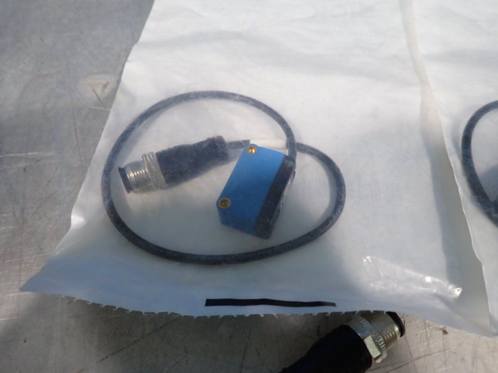 Sick Lot Of 3 Photoelectric Sensor - Gl6-p7111, Hl18-p4b3ba