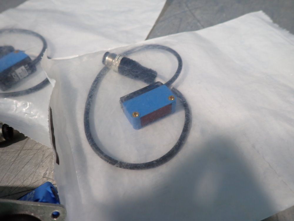 Sick Lot Of 3 Photoelectric Sensor - Gl6-p7111, Hl18-p4b3ba