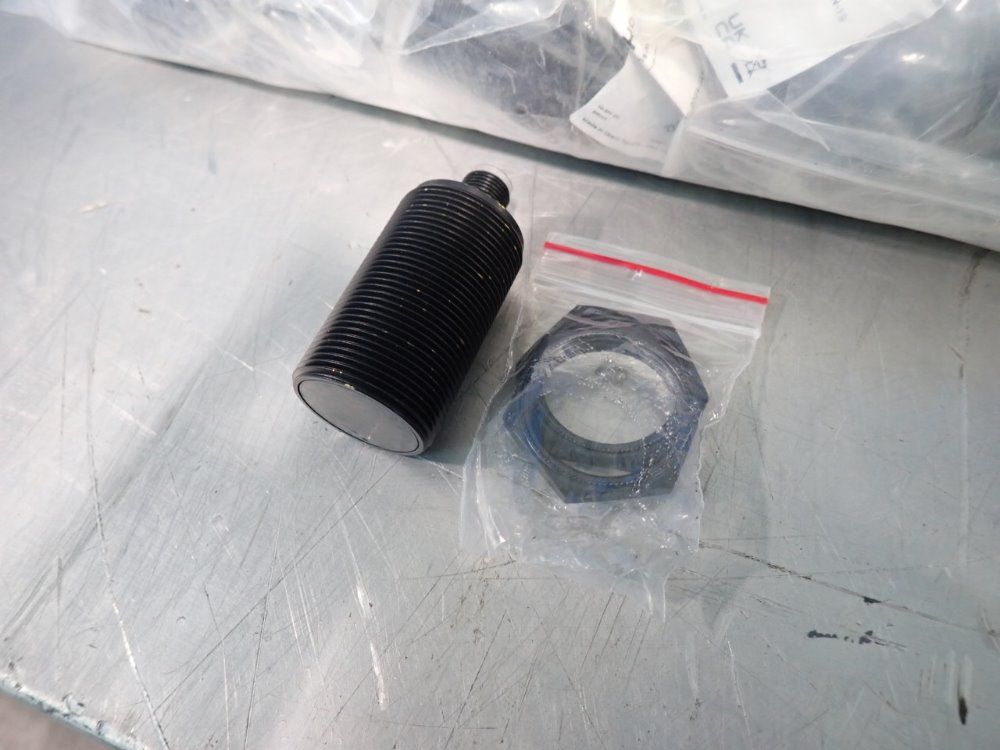 Pepperl + Fuchs Lot Of 33 Inductive Sensors - Nrb15-30gm50-e2-c-v1