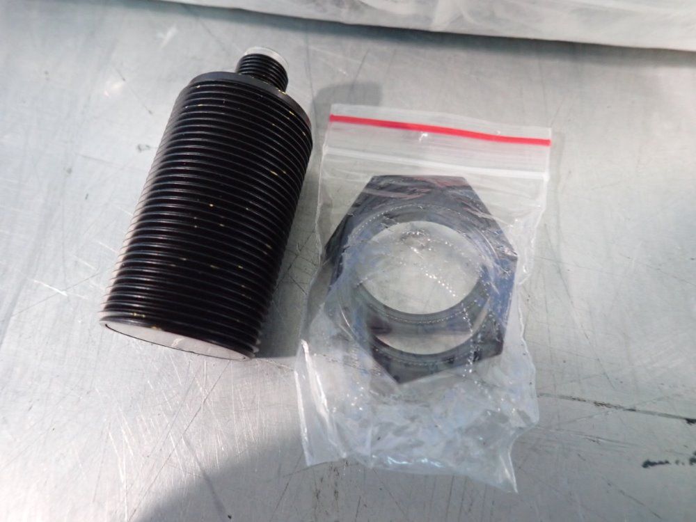 Pepperl + Fuchs Lot Of 33 Inductive Sensors - Nrb15-30gm50-e2-c-v1