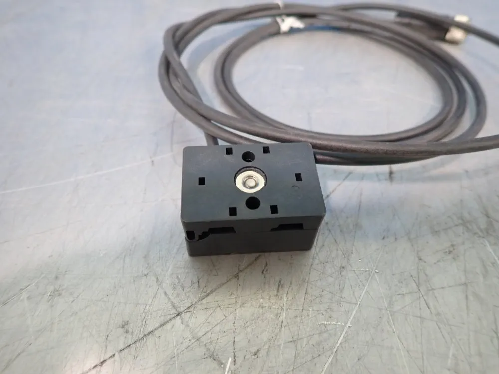 Pepperl + Fuchs Lot Of 5 Splitter Box - Vaz-2t1-fk-g10-2m-pur-v1-g