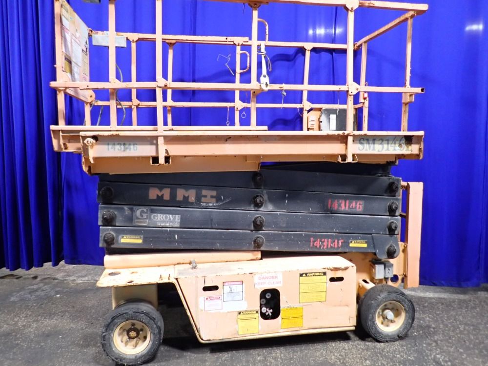 Grove Platform Lift - Sm3146e