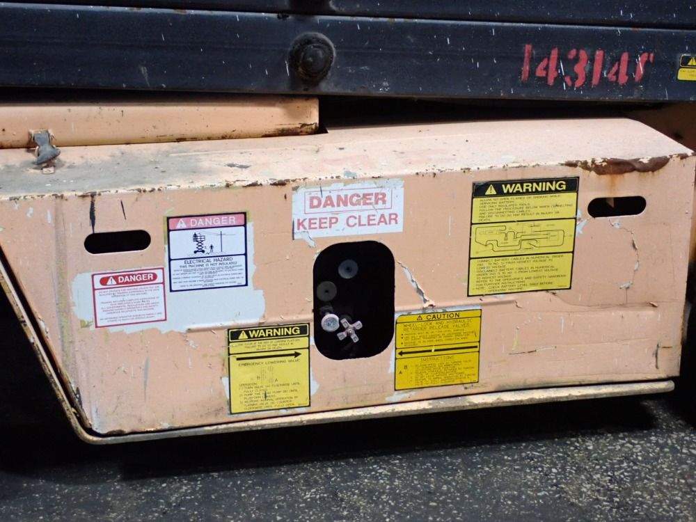 Grove Platform Lift - Sm3146e