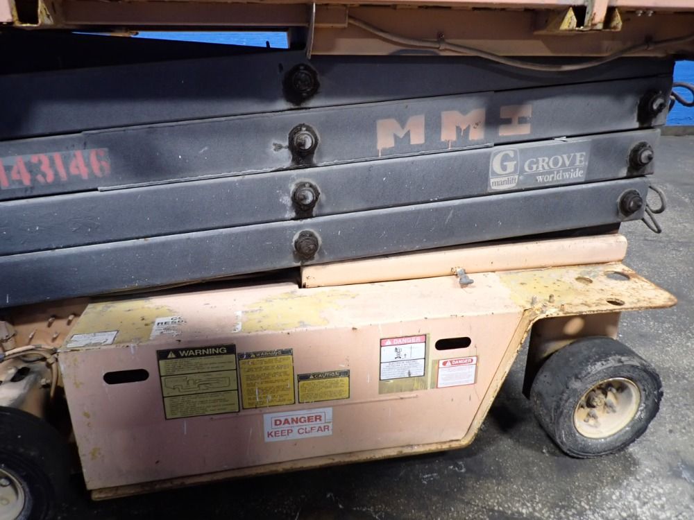 Grove Platform Lift - Sm3146e