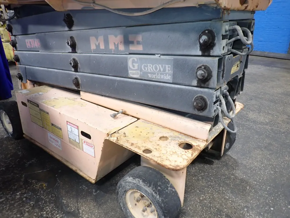 Grove Platform Lift - Sm3146e