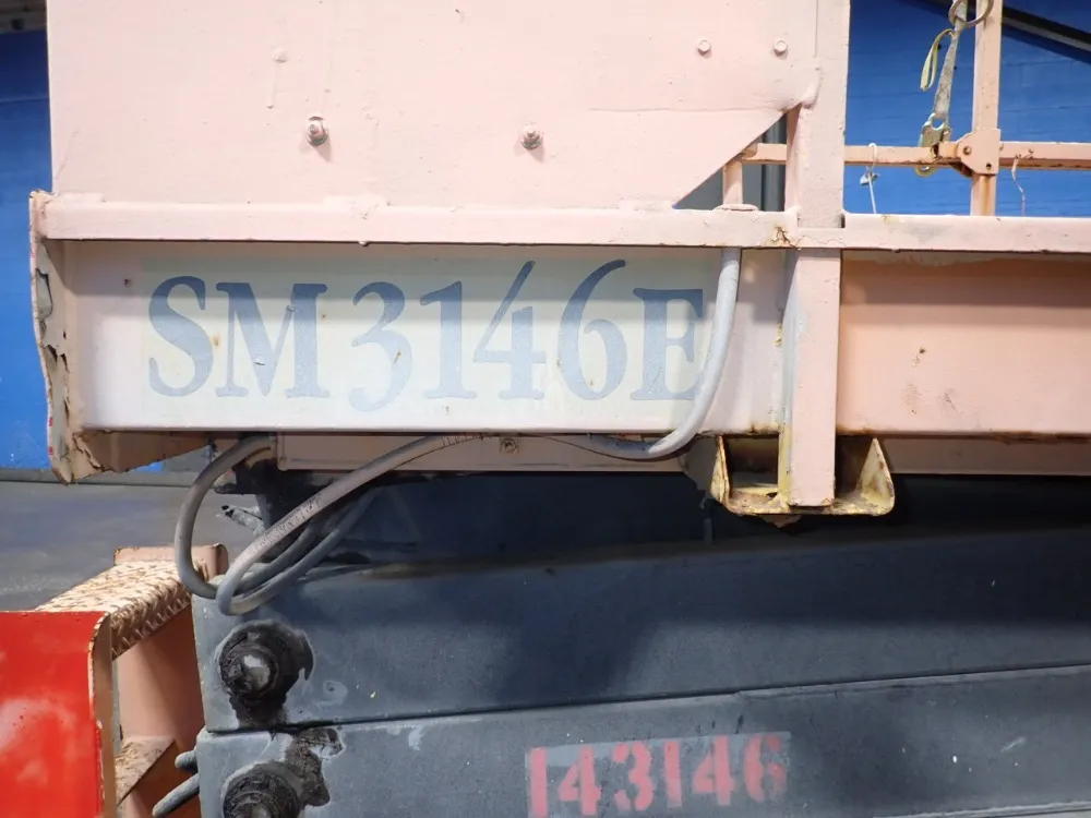 Grove Platform Lift - Sm3146e