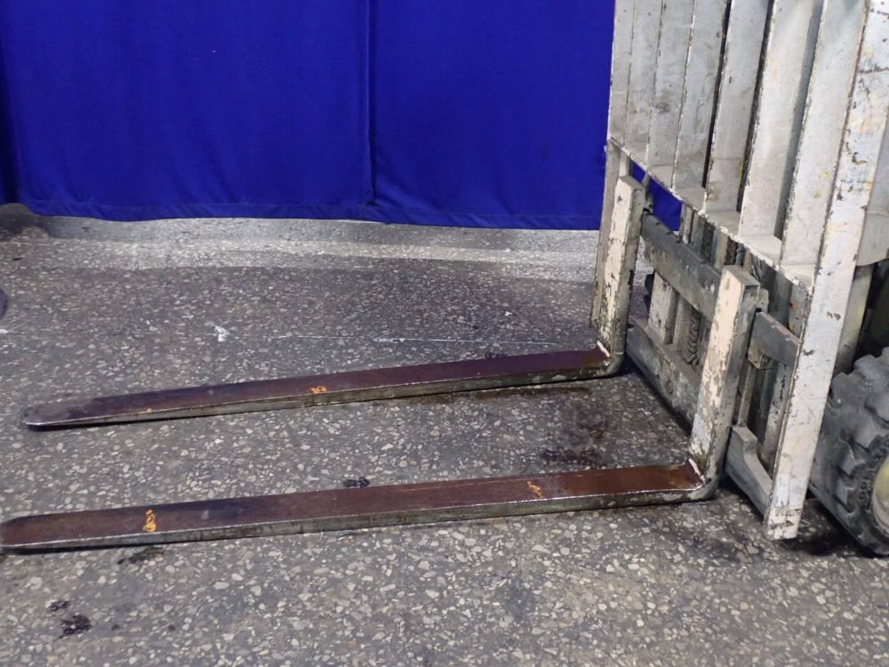 Hyster 4900 Lbs Propane Forklift - S50e