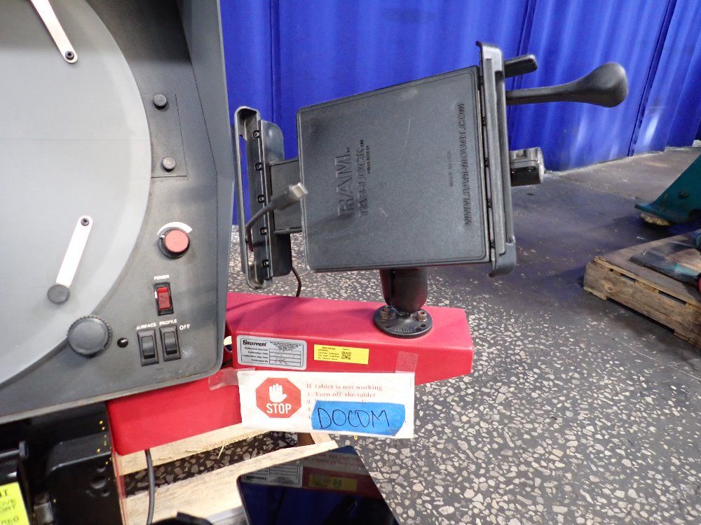 Starrett 17" Optical Comparator - He400