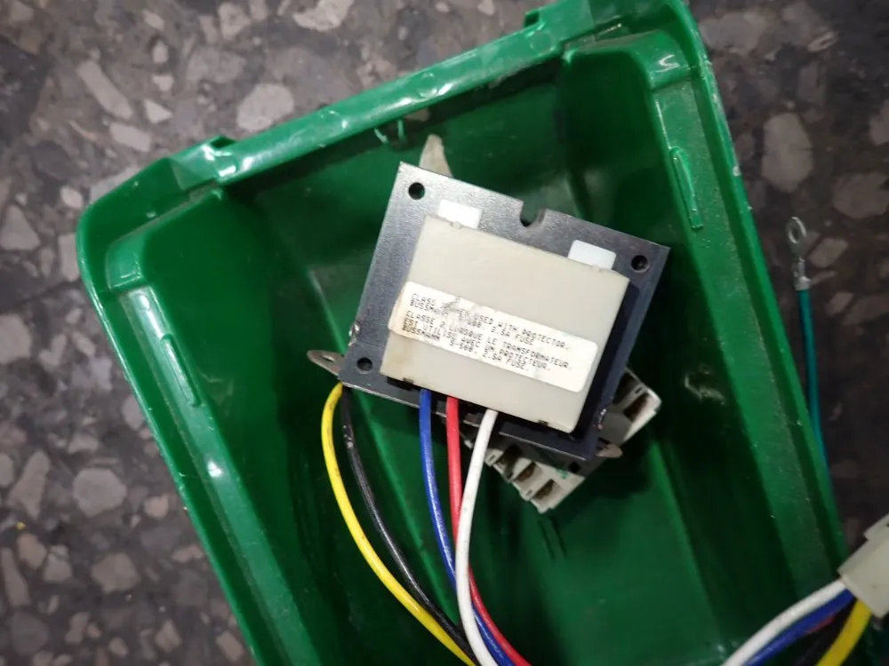 Schneider / Basler Electric Transformer / Contactor - Lc2k09 / Be3350001