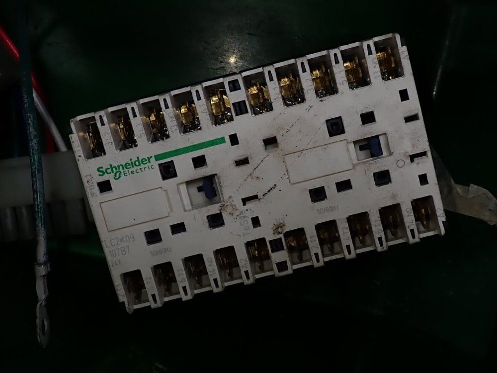 Schneider / Basler Electric Transformer / Contactor - Lc2k09 / Be3350001