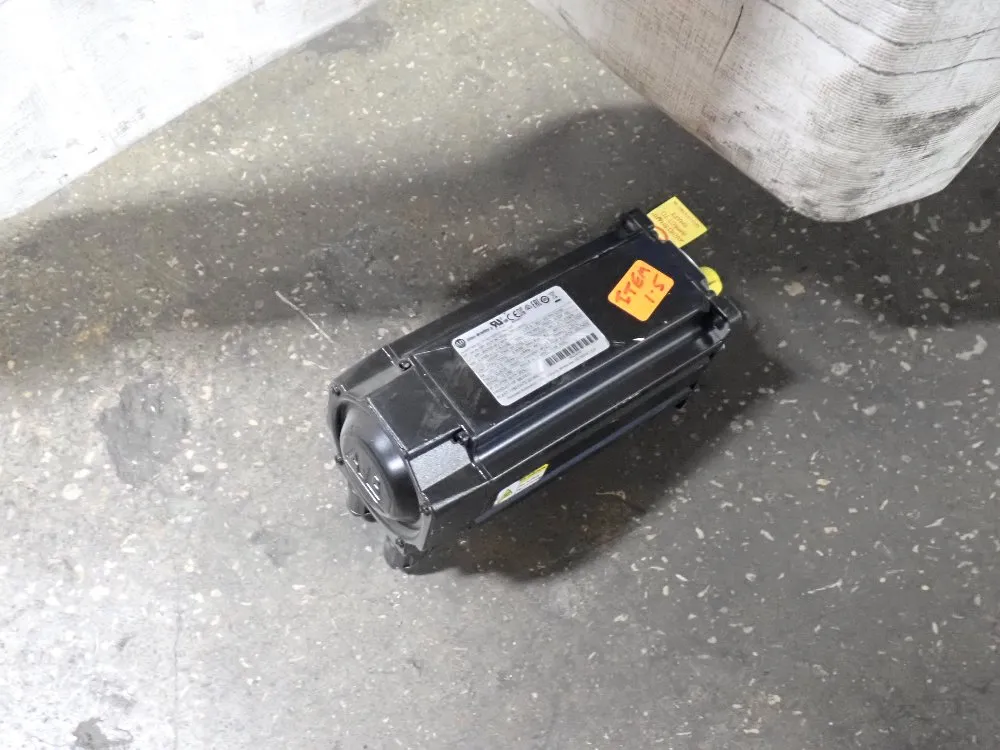 Allen-bradley 3 Hp Servo Motor - Mpl-b430p-nj74aa