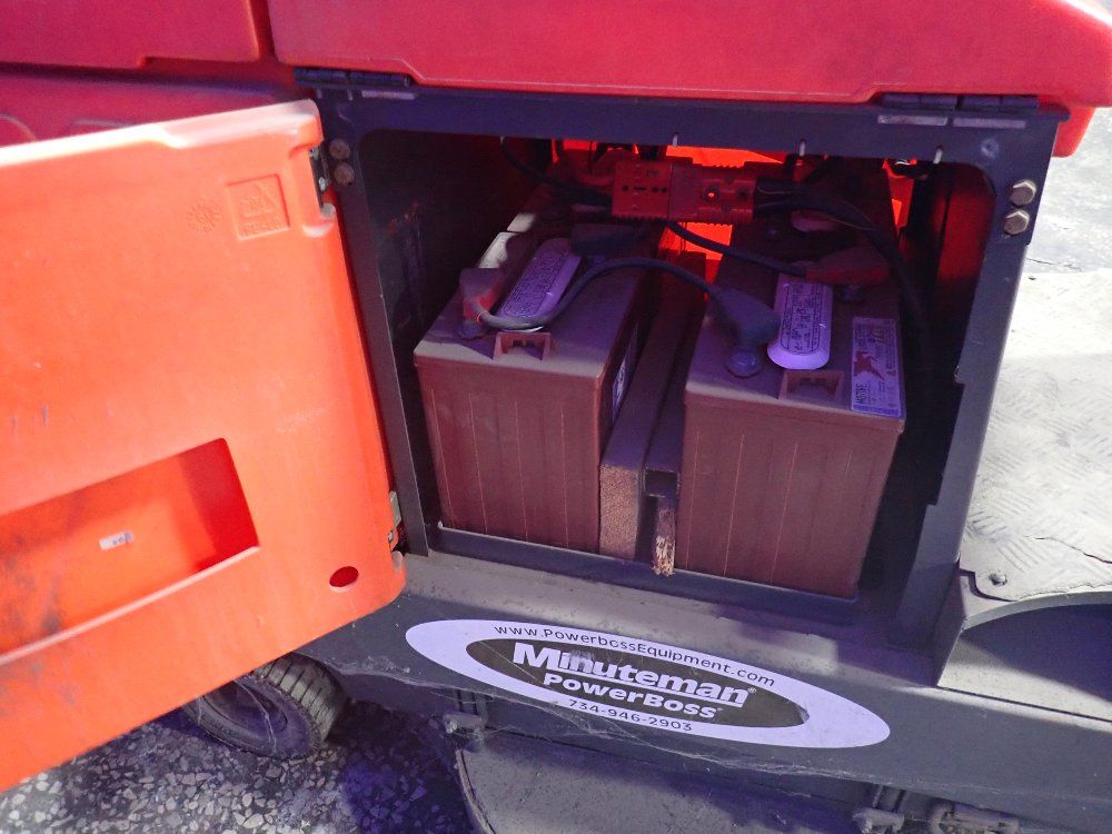 Minute Men Powerboss Electric Floor Scrubber\conveyor Belt System - Admiral 36