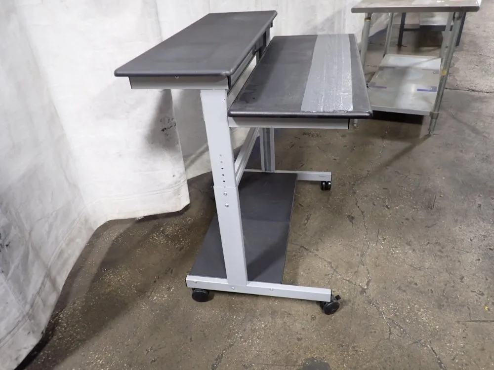 40"x30"x38" Portable Desk