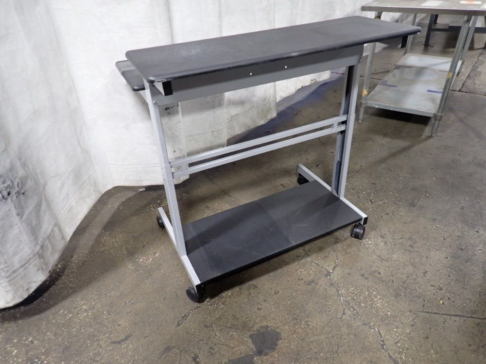 40"x30"x38" Portable Desk