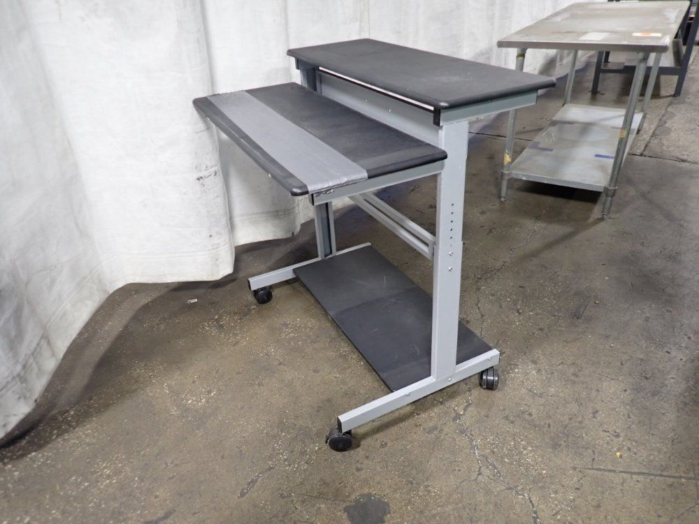 40"x30"x38" Portable Desk